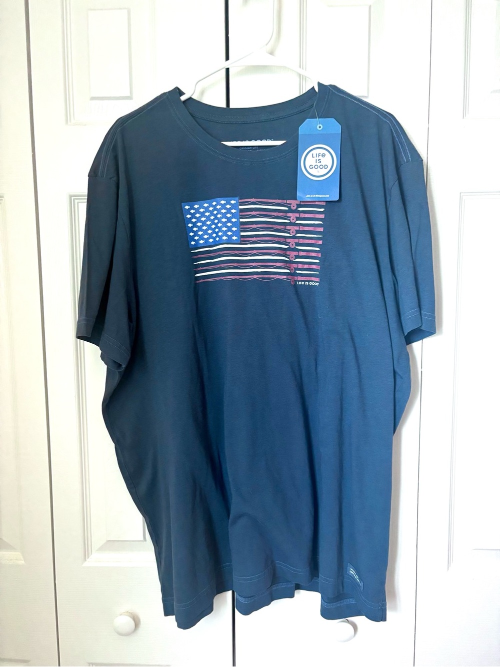 NWT Life Is Good Fishing American Flag Navy Short Sleeve Tee with Logo Patch - Picture 2 of 5